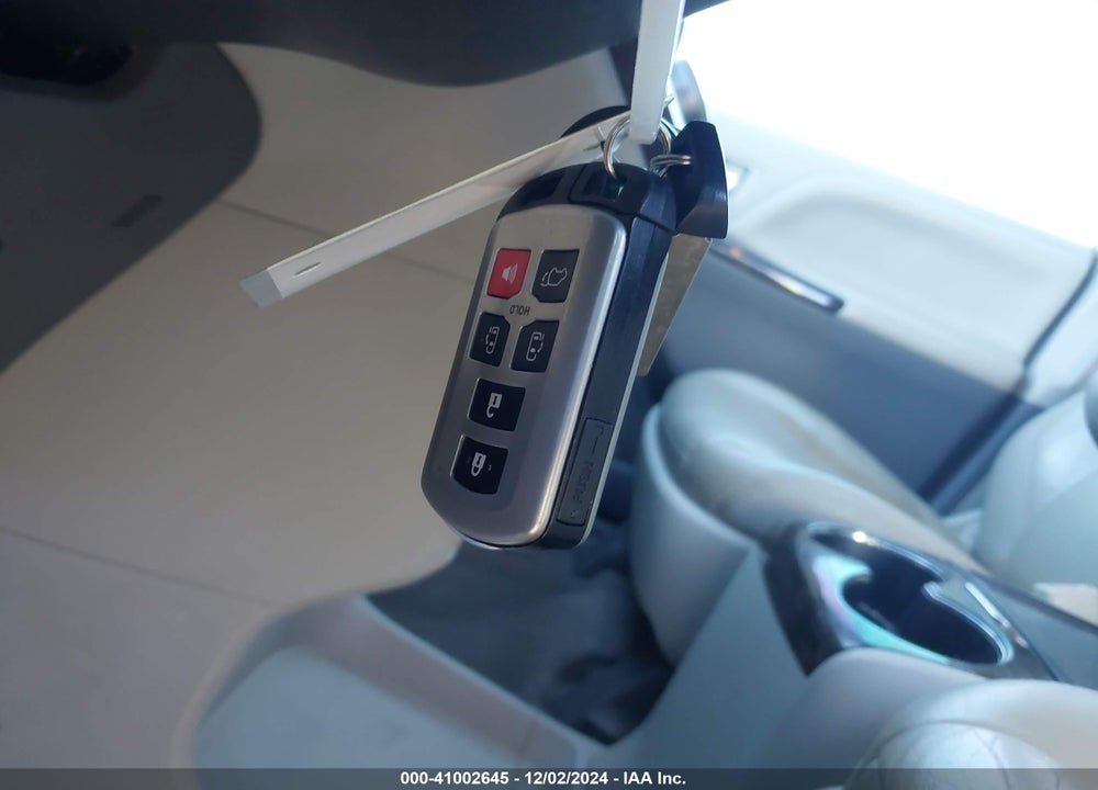 2017 TOYOTA SIENNA XLE LIMITED VIN: 5TDYZ3DC4HS826051