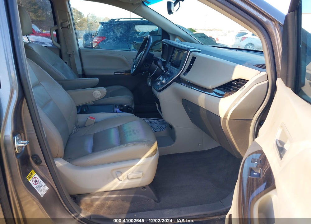 2017 TOYOTA SIENNA XLE LIMITED VIN: 5TDYZ3DC4HS826051