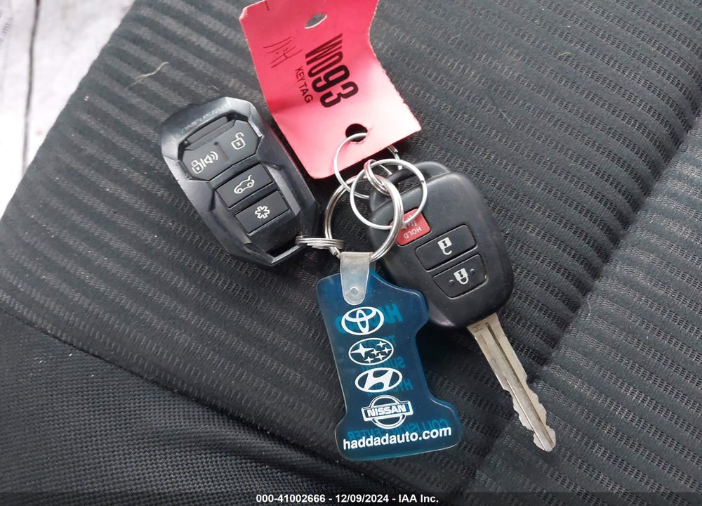 2018 TOYO RAV4 LE AWD VIN: JTMBFREV1JJ229508