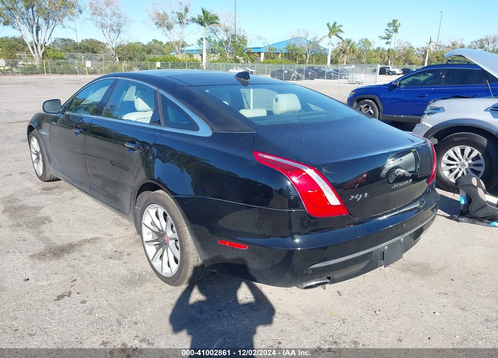 2016 JAGUAR XJ XJL PORTFOLIO VIN: SAJWA2G75G8V99710