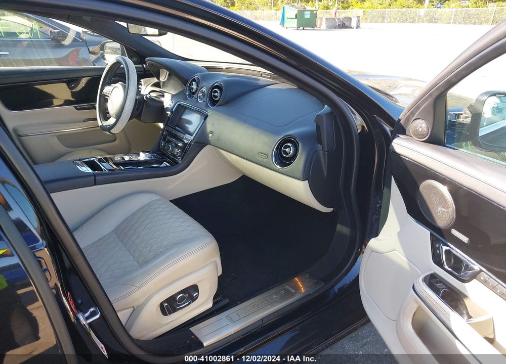 2016 JAGUAR XJ XJL PORTFOLIO VIN: SAJWA2G75G8V99710