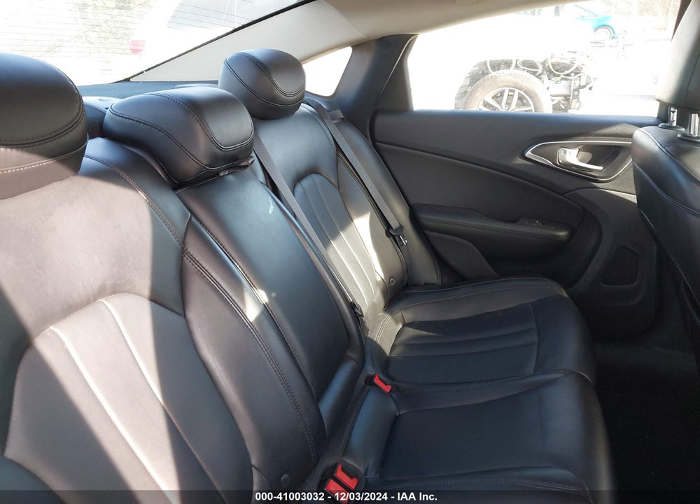2016 CHRYSLER 200 C VIN: 1C3CCCCB1GN135038