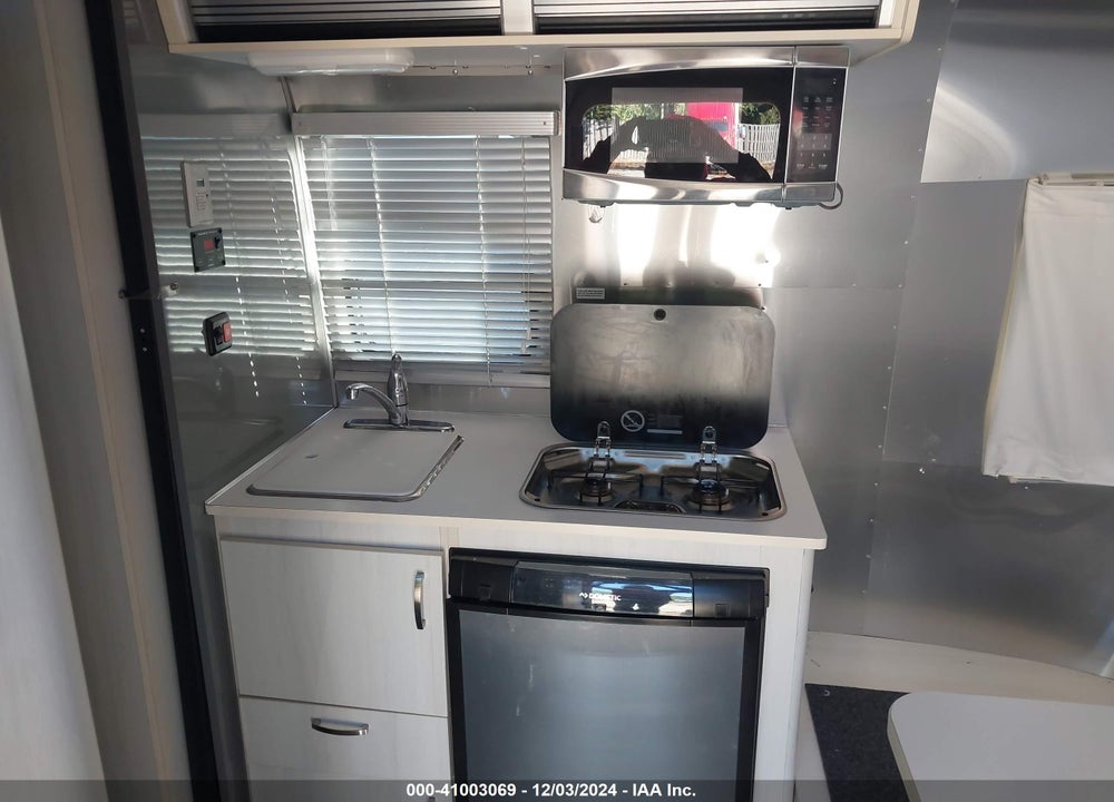 2018 AIRSTREAM OTHER VIN: 1STHRAC17JJ542941