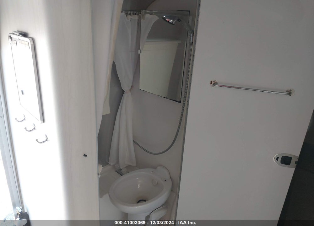2018 AIRSTREAM OTHER VIN: 1STHRAC17JJ542941