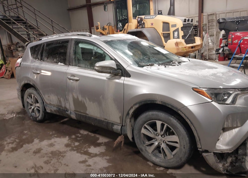 2017 TOYOTA RAV4 XLE VIN: 2T3RFREV5HW658435
