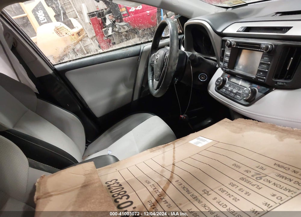 2017 TOYOTA RAV4 XLE VIN: 2T3RFREV5HW658435