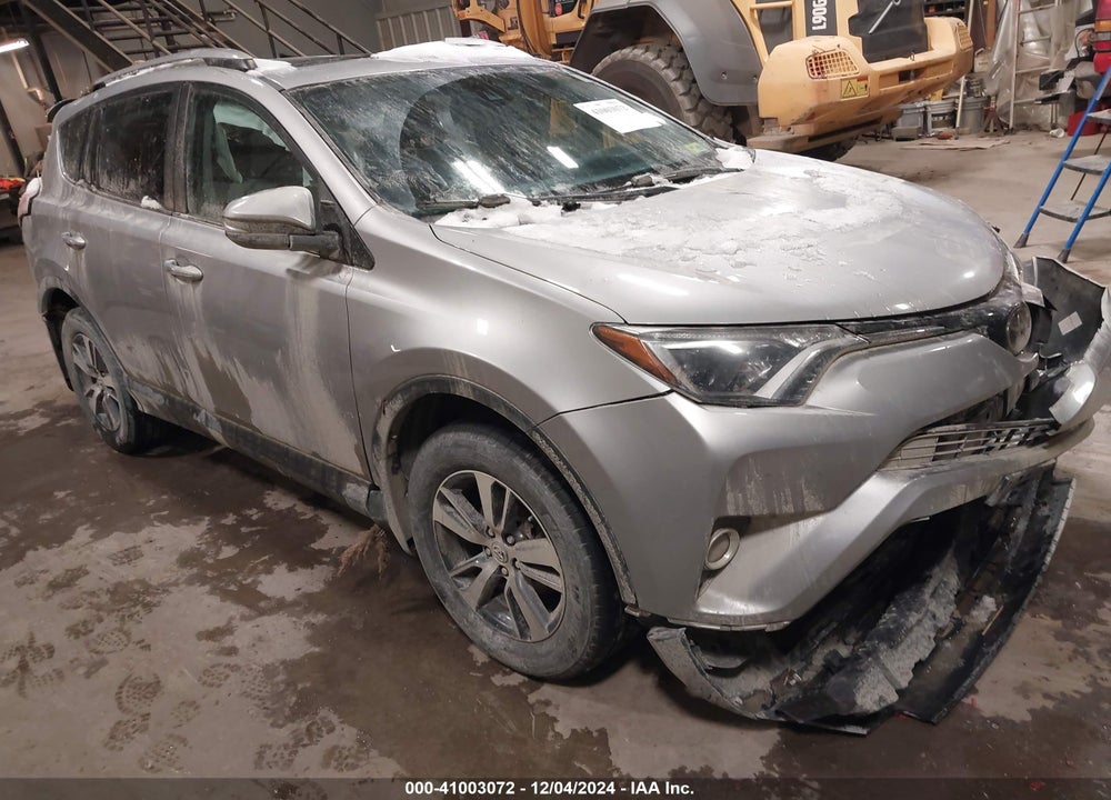 2017 TOYOTA RAV4 XLE VIN: 2T3RFREV5HW658435