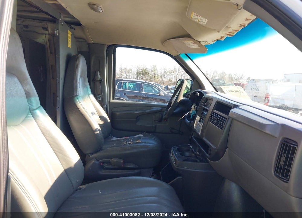2003 CHEVROLET EXPRESS VIN: 1GCFG15X831130608