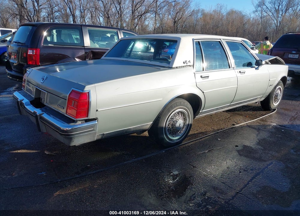 1983 OLDSMOBILE DELTA 88 ROYALE BROUGHAM VIN: 1G3AY69Y2DX306042