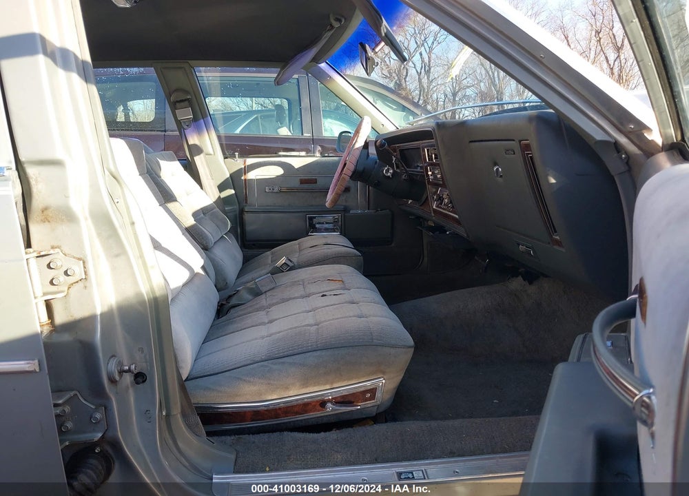 1983 OLDSMOBILE DELTA 88 ROYALE BROUGHAM VIN: 1G3AY69Y2DX306042
