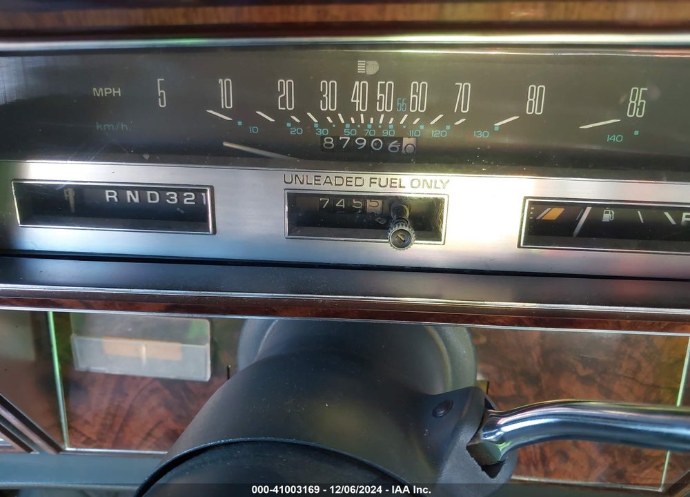 1983 OLDSMOBILE DELTA 88 ROYALE BROUGHAM VIN: 1G3AY69Y2DX306042