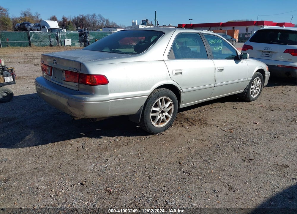 2000 TOYOTA CAMRY XLE V6 VIN: 4T1BF28K3YU111795