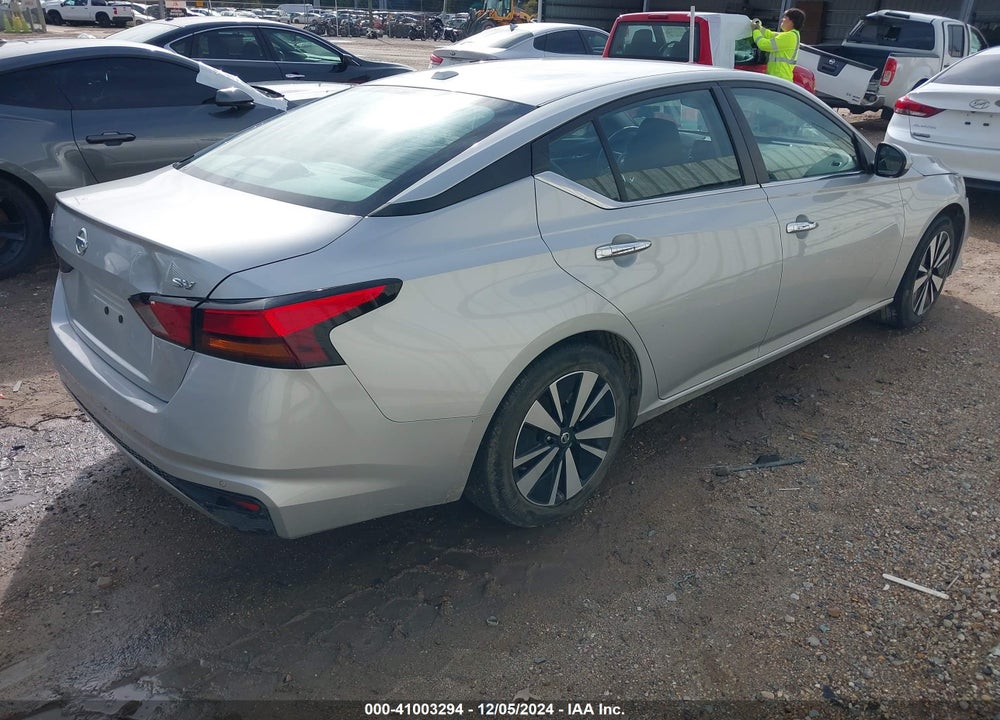 2022 NISSAN ALTIMA SV FWD VIN: 1N4BL4DV5NN330066