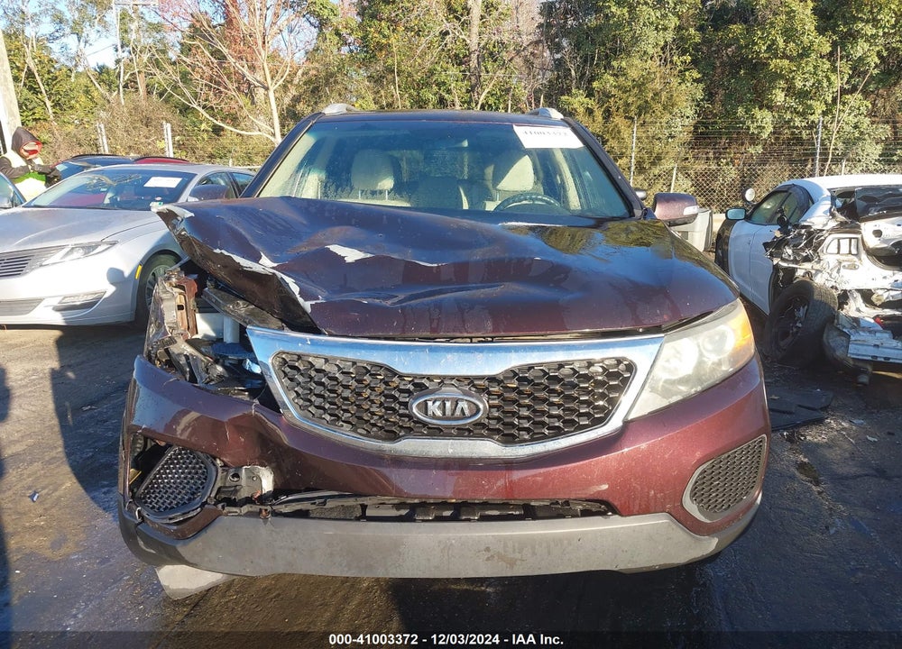 2011 KIA SORENTO LX V6 VIN: 5XYKT4A23BG167117