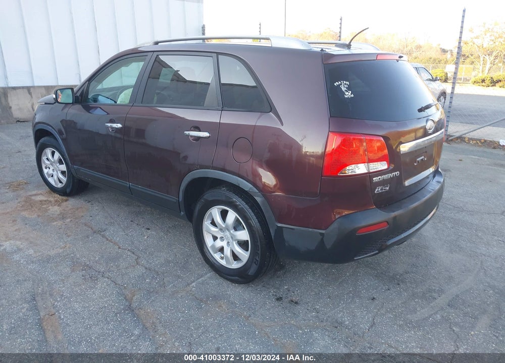 2011 KIA SORENTO LX V6 VIN: 5XYKT4A23BG167117
