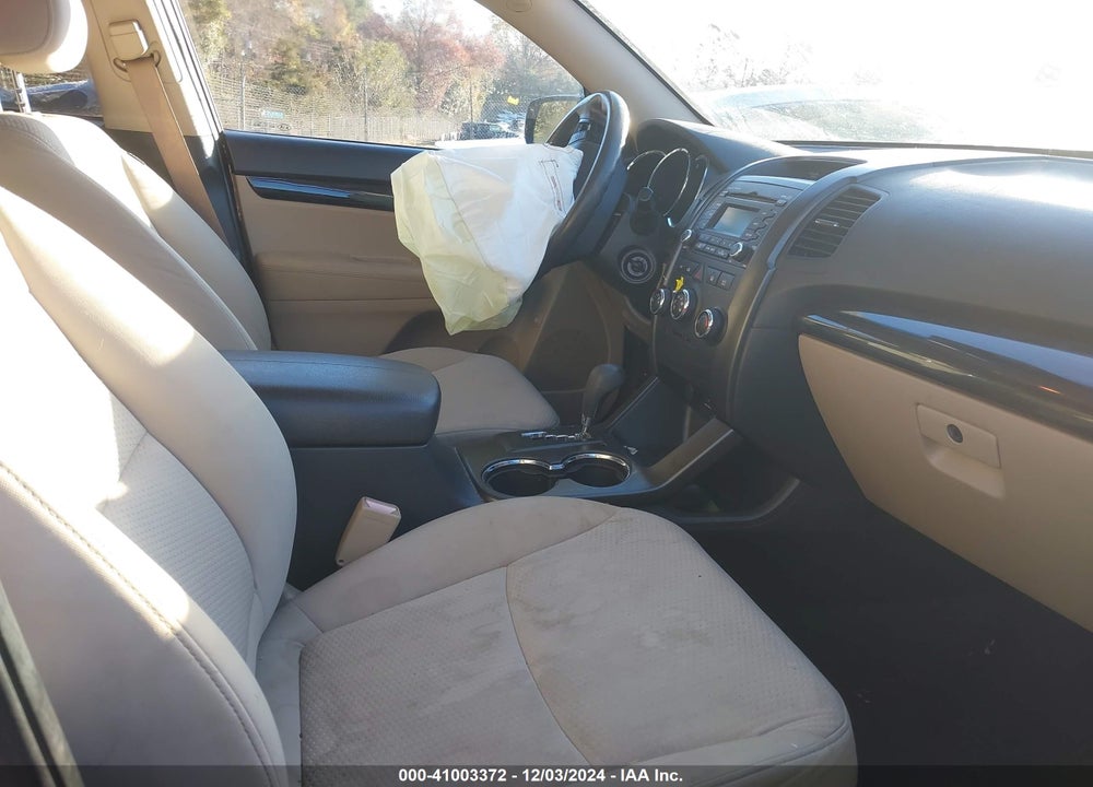 2011 KIA SORENTO LX V6 VIN: 5XYKT4A23BG167117