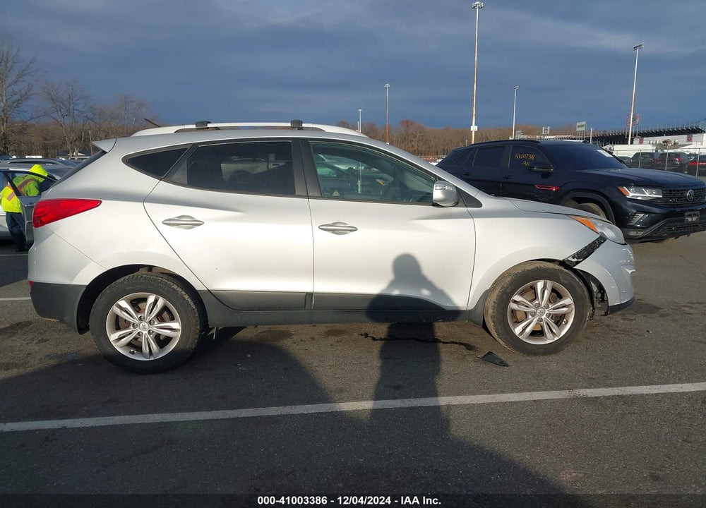 2012 HYUNDAI TUCSON GLS VIN: KM8JUCAC2CU394645