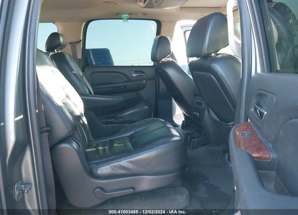 2007 CHEVROLET SUBURBAN 1500 LTZ VIN: 1GNFK163X7R385284
