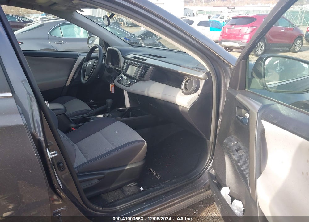 2015 TOYOTA RAV4 XLE VIN: 2T3RFREV2FW261259