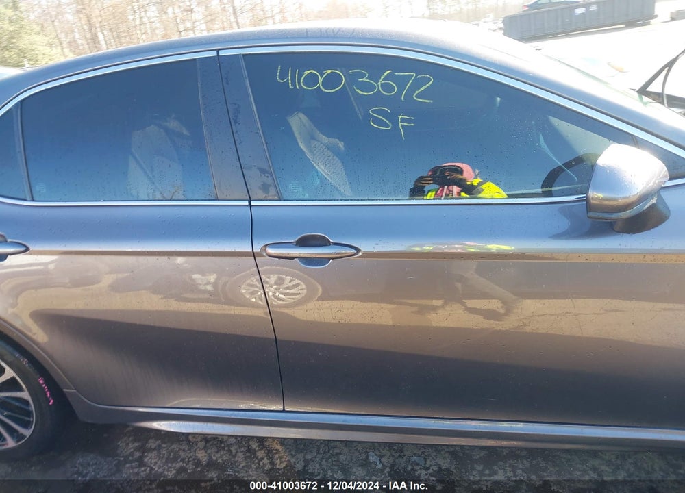 2018 TOYOTA CAMRY VIN: 4T1B11HK6JU618320