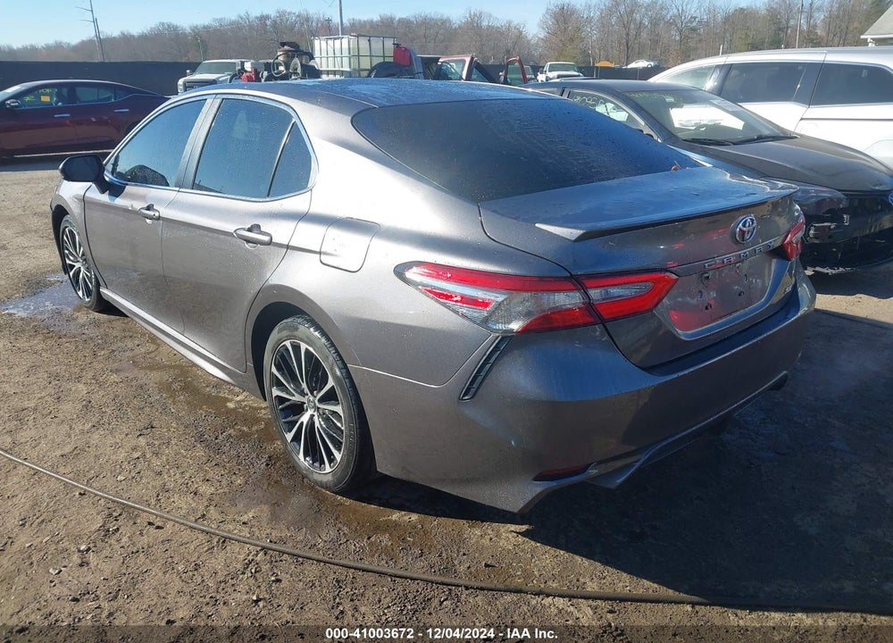 2018 TOYOTA CAMRY VIN: 4T1B11HK6JU618320