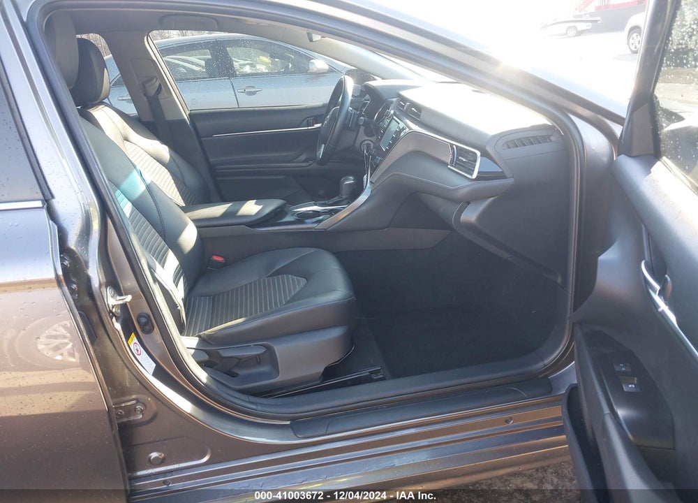 2018 TOYOTA CAMRY VIN: 4T1B11HK6JU618320