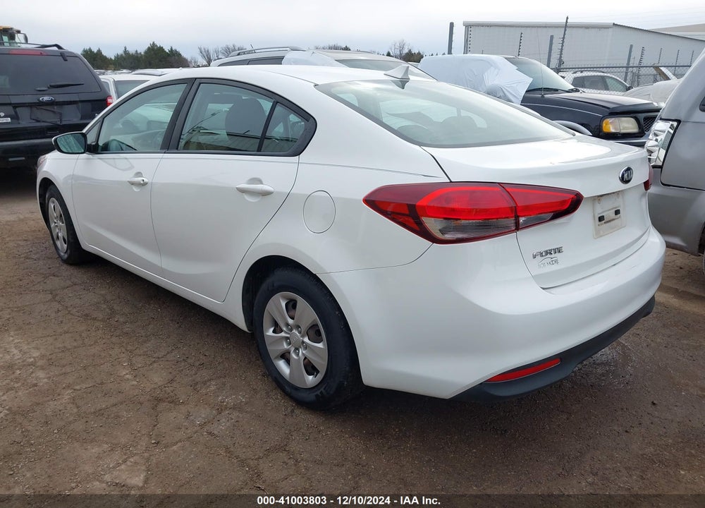 2018 KIA FORTE LX VIN: 3KPFK4A75JE230181