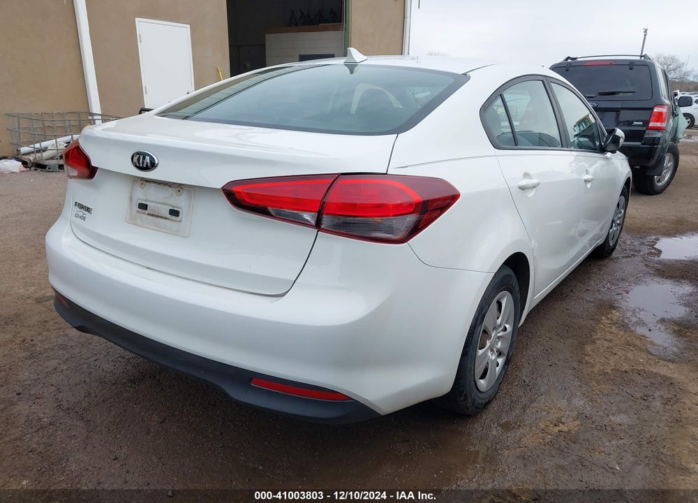 2018 KIA FORTE LX VIN: 3KPFK4A75JE230181
