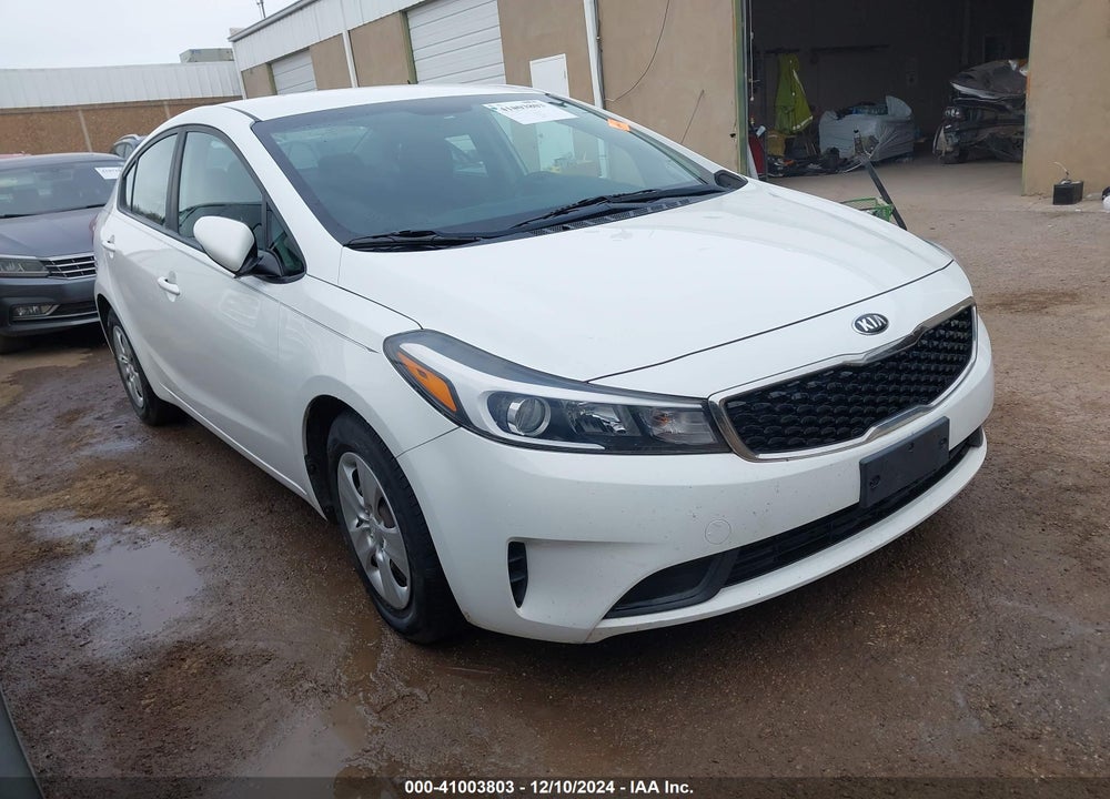 2018 KIA FORTE LX VIN: 3KPFK4A75JE230181