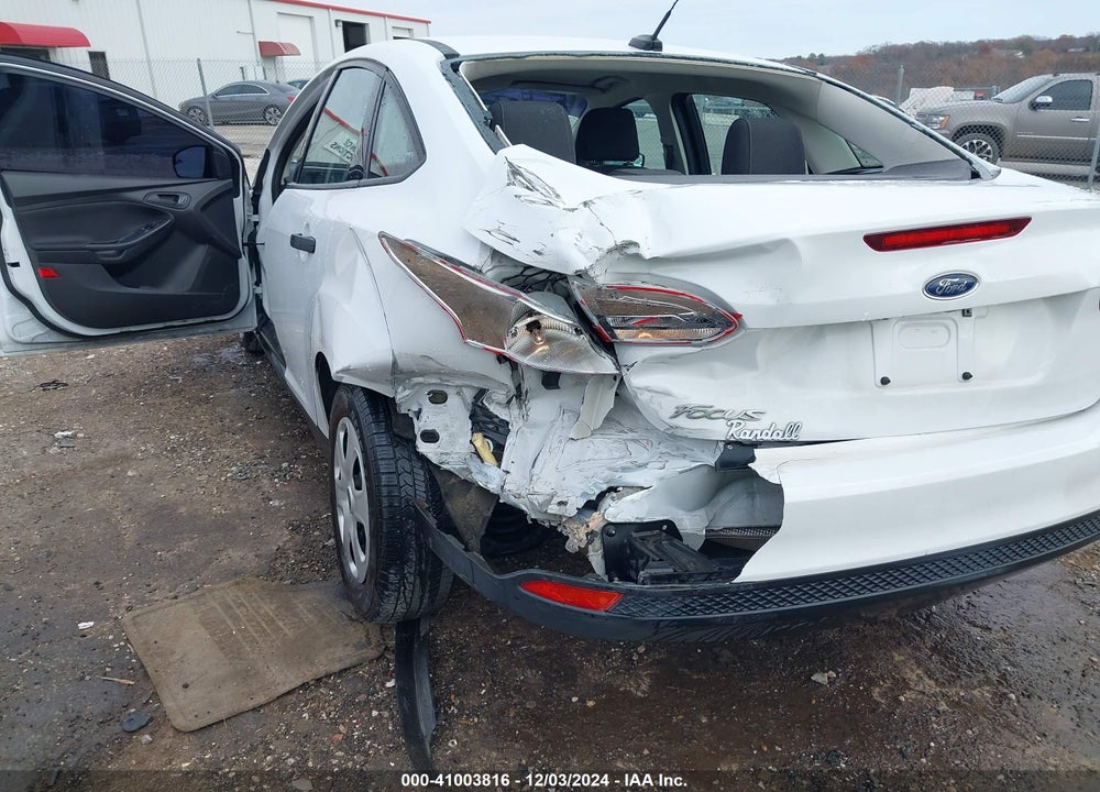 2018 FORD FOCUS S VIN: 1FADP3E20JL265807