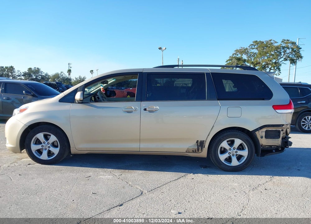 2013 TOYOTA SIENNA LE V6 8 PASSENGER VIN: 5TDKK3DC8DS403185