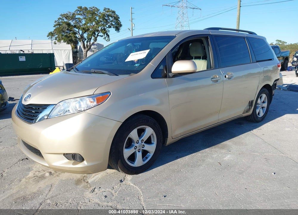 2013 TOYOTA SIENNA LE V6 8 PASSENGER VIN: 5TDKK3DC8DS403185