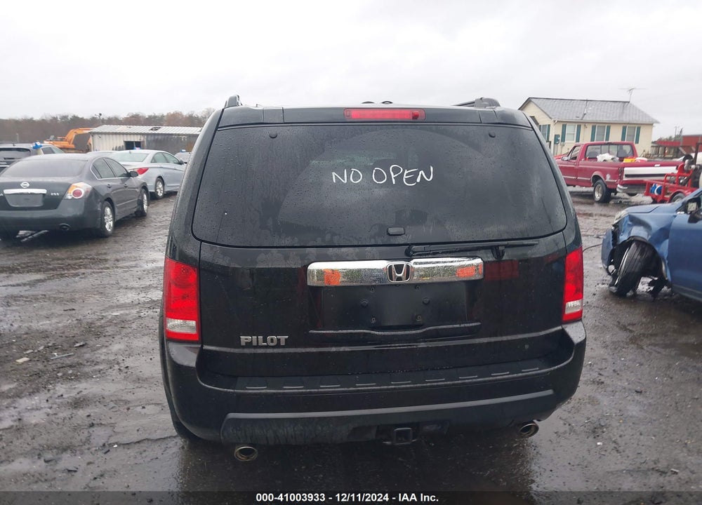 2011 HONDA PILOT EX-L VIN: 5FNYF3H50BB018456