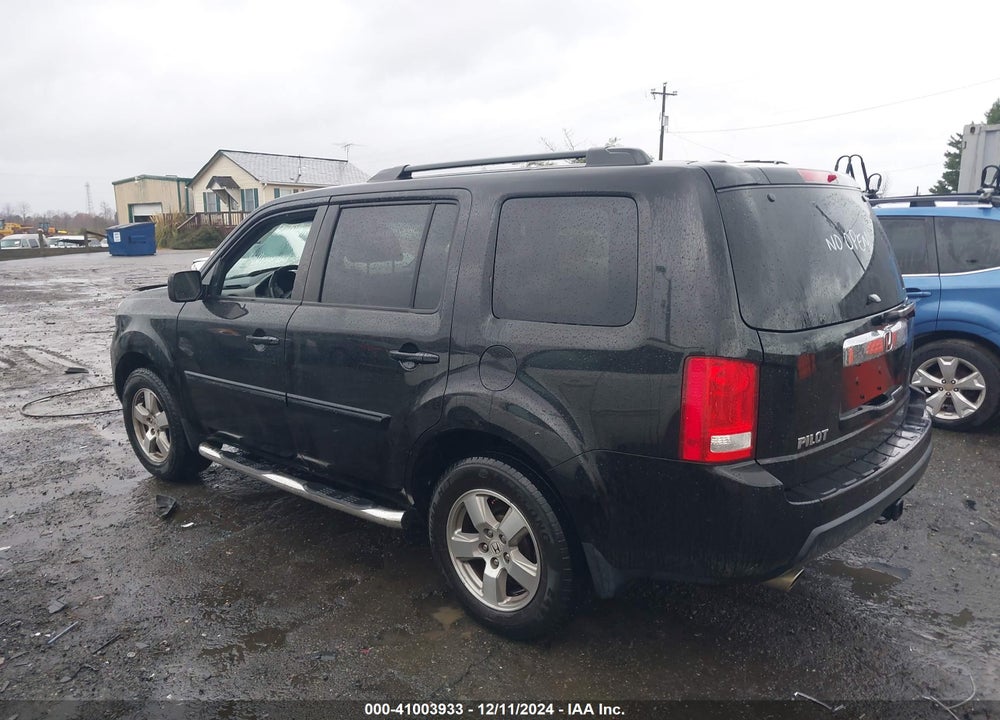 2011 HONDA PILOT EX-L VIN: 5FNYF3H50BB018456