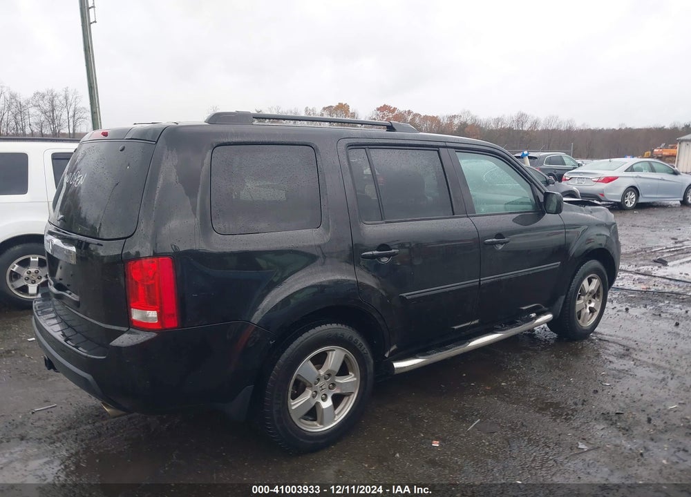 2011 HONDA PILOT EX-L VIN: 5FNYF3H50BB018456
