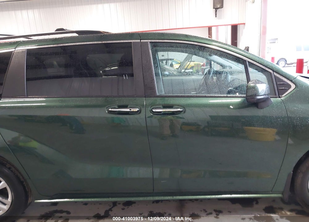 2024 TOYOTA SIENNA XLE VIN: 5TDJSKFC6RS112369