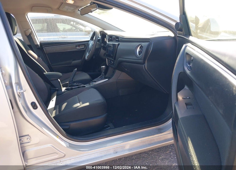 2018 TOYOTA COROLLA LE VIN: 5YFBURHE9JP824832