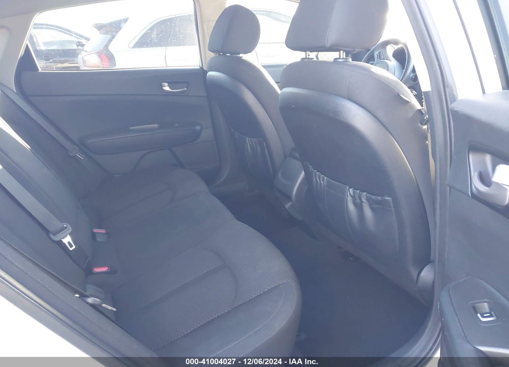 2016 KIA OPTIMA VIN: 5XXGT4L37GG060157
