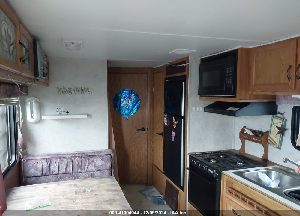 1996 DUTCHMAN TRAVEL TRAILER, 26 FT LONG, NO SLD, UNSURE OF MODE VIN: 47CT20M20T1070114