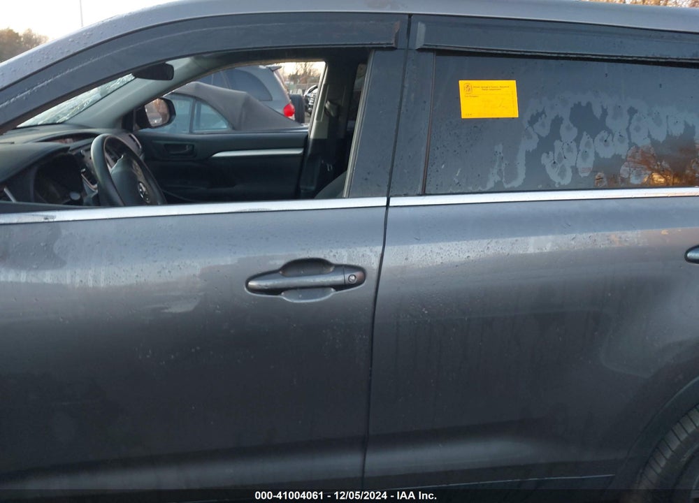 2019 TOYOTA HIGHLANDER LE VIN: 5TDBZRFH3KS733496