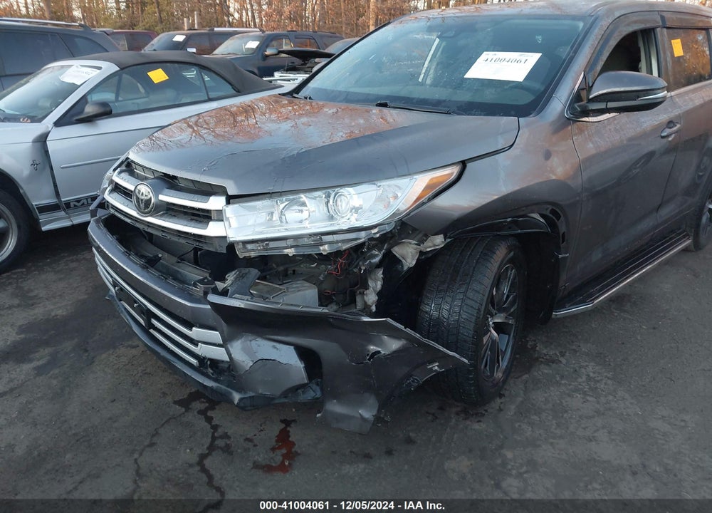 2019 TOYOTA HIGHLANDER LE VIN: 5TDBZRFH3KS733496