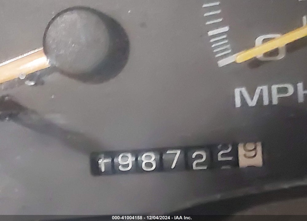 1999 GMC SUBURBAN 1500 SL VIN: 1GKFK16R4XJ767567