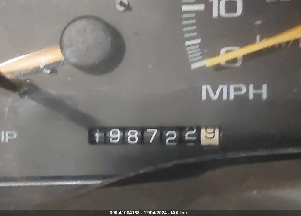 1999 GMC SUBURBAN 1500 SL VIN: 1GKFK16R4XJ767567
