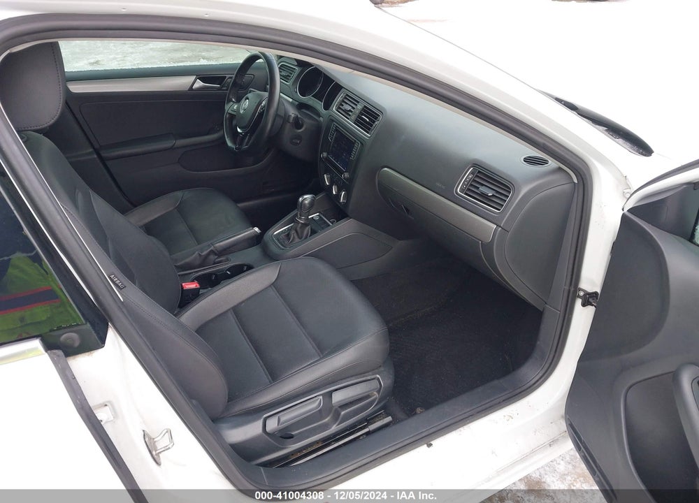2017 VOLKSWAGEN JETTA 1.4T SE VIN: 3VWDB7AJ2HM321006