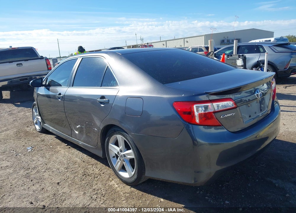 2014 TOYOTA CAMRY SE VIN: 4T1BF1FK3EU345881