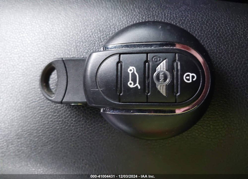 2017 MINI CLUBMAN COOPER VIN: WMWLU1C56H2F27457