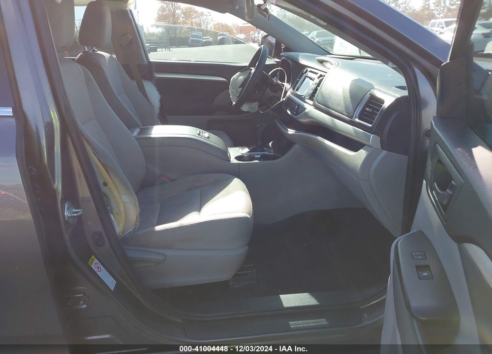 2019 TOYOTA HIGHLANDER LE VIN: 5TDZARFHXKS050183