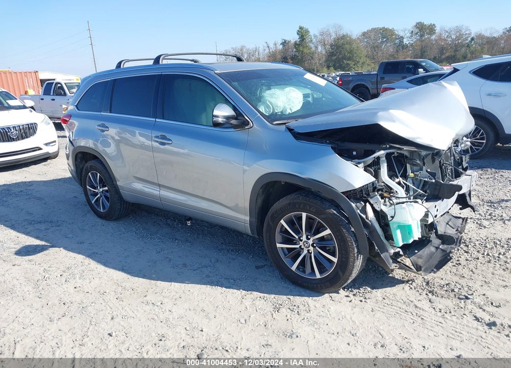 2017 TOYOTA HIGHLANDER XLE VIN: 5TDKZRFH6HS511611
