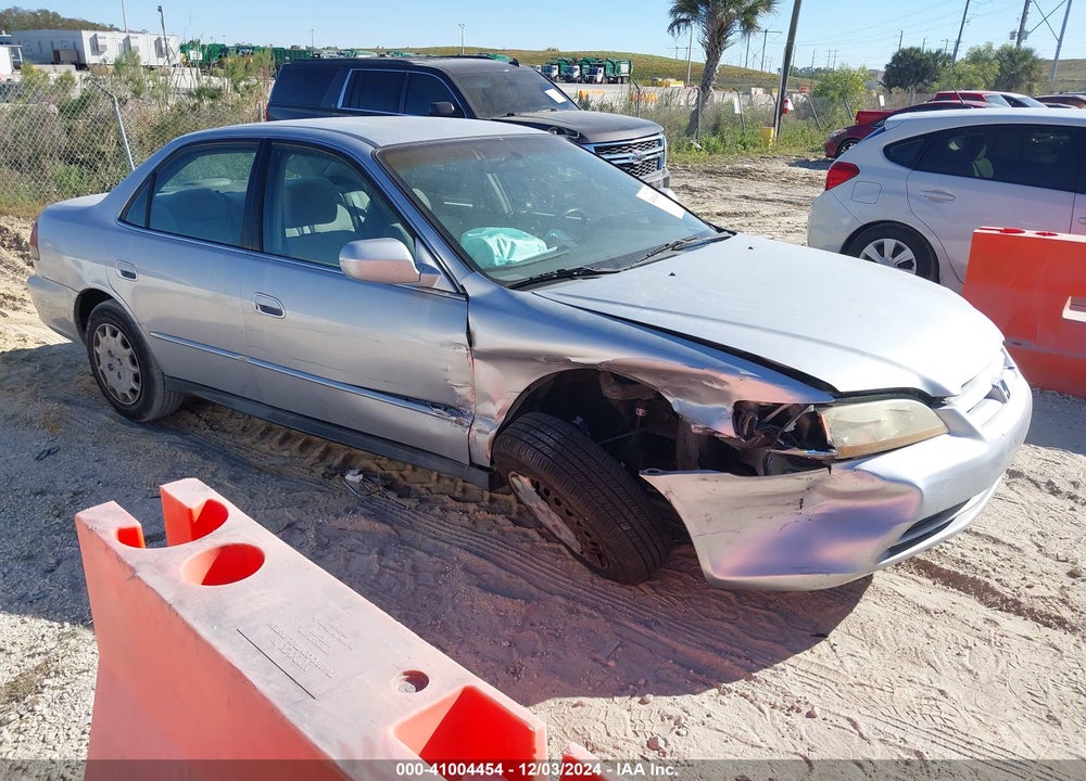2001 HONDA ACCORD 2.3 LX VIN: 1HGCG66571A084443