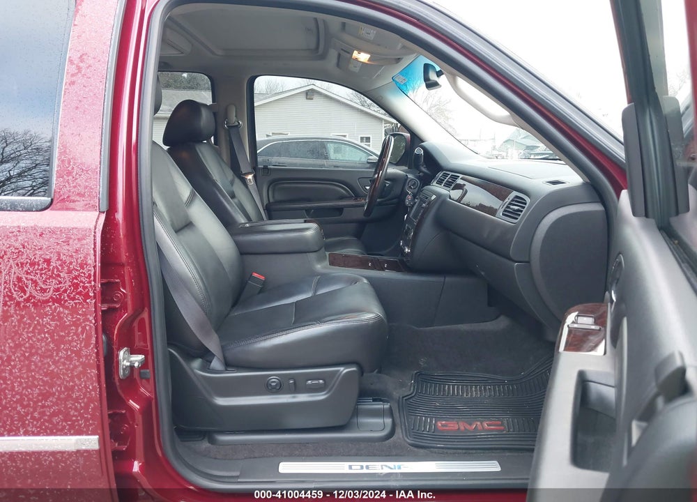 2011 GMC YUKON DENALI VIN: 1GKS2EEF2BR245379
